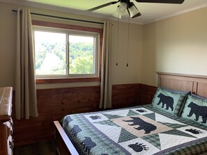 4 bedrooms, iron/ironing board, travel cot, free WiFi - ⭐️AmaZinG MTN VieW Chalet⛰️! 4bed-2bath close to NP hiking🥾& Downtown G’BURG!⭐️ (Gatlinburg)