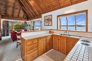 Interior - Te Maiki Retreat - Russell Holiday Home (Russell)