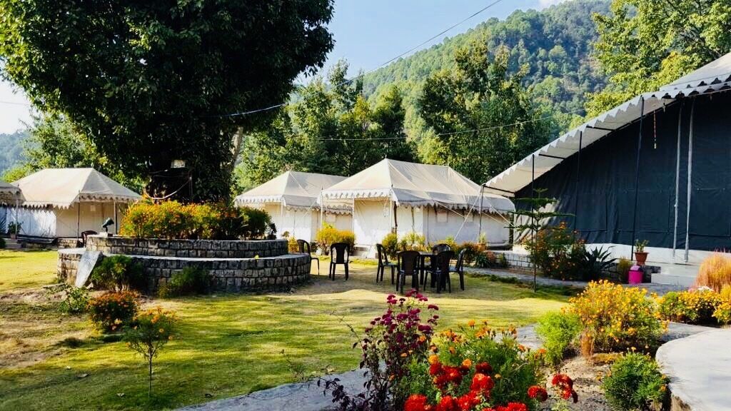 Luxury Swiss Cottage Tent | Garden view