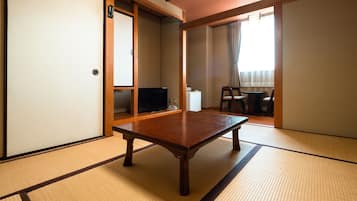 Japanese Style Room, Non Smoking | WiFi (free), bed sheets