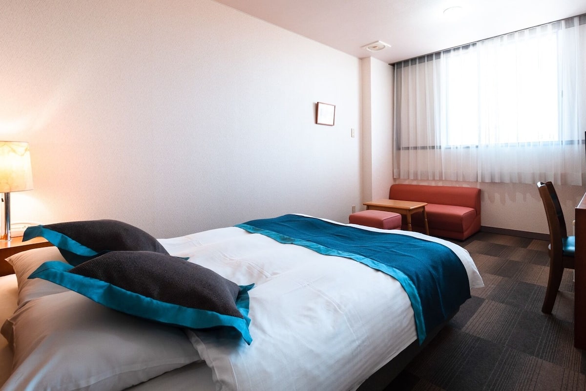 Wi-Fi de cortesia, roupa de cama