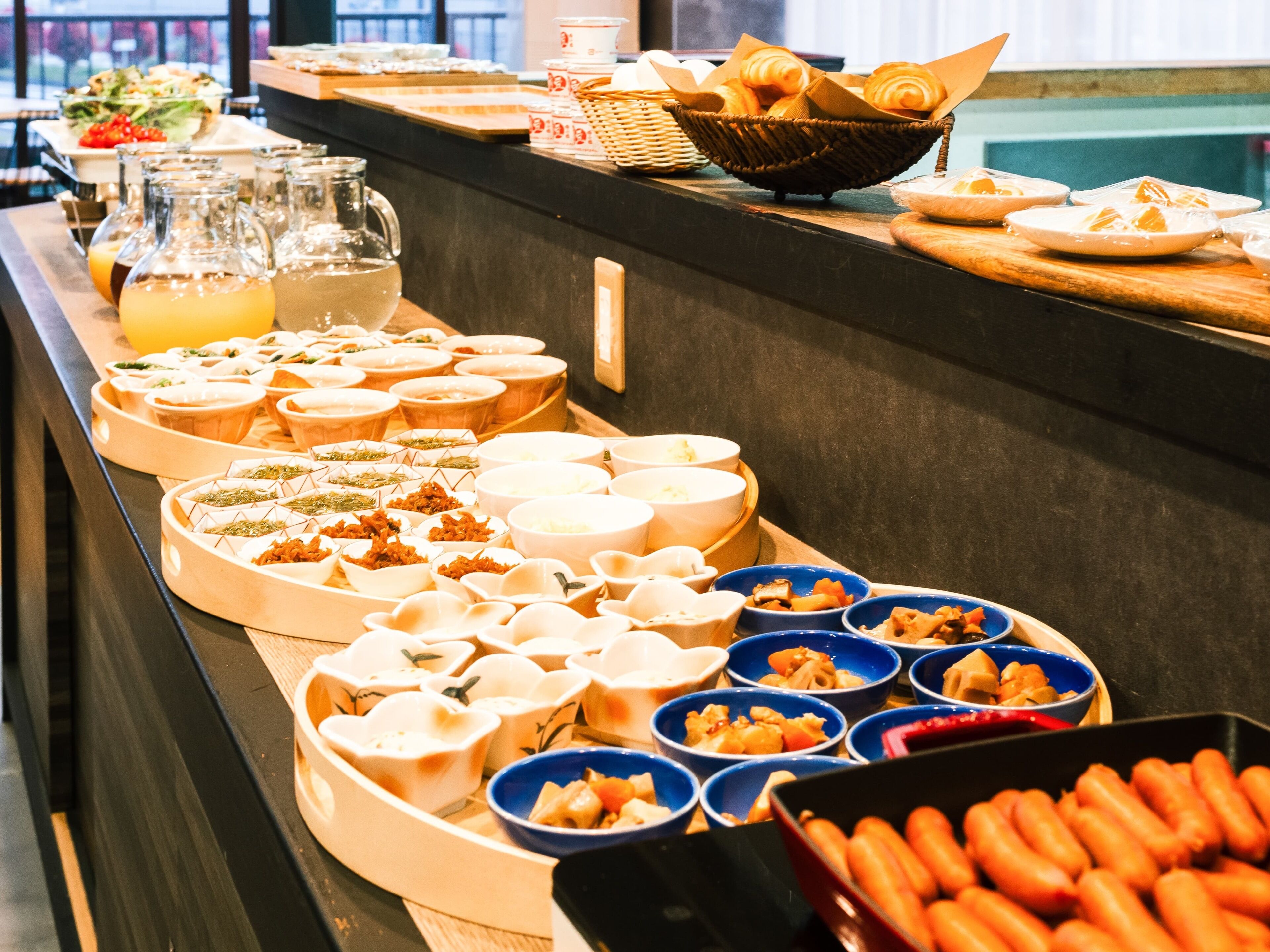 Breakfast (JPY 600 per person)