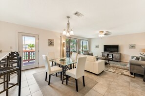 Interior - Second-floor condo w/beach access, shared outdoor pool & tennis court! (Navarre Beach)