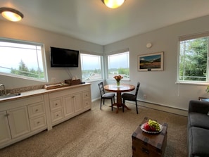 Smart TV, books - Gracie's Homer House; Home With A View (Homer)