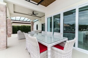 Outdoor dining - Orchid Paradise Homes OPV312 (Hua Hin)