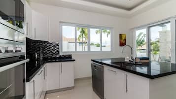 4-Bedrooms Villa with Private Pool | Private kitchen | Fridge, microwave, oven, stovetop