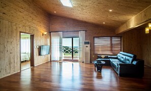 Family House (B) | Living area | LCD TV - Witch's  broomstick Pension (Jeju City)