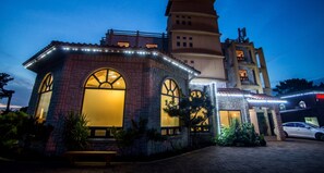Front of property – evening/night - Witch's  broomstick Pension (Jeju City)