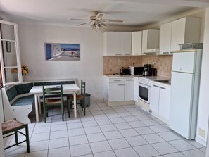 Fridge, microwave, oven, coffee/tea maker
