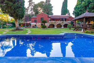 Outdoor pool, sun loungers