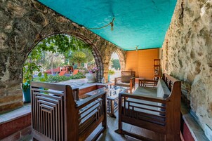 Suite (Buganvilla) | Woonruimte | Een flatscreentelevisie