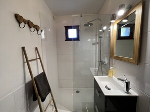 Dusche, Haartrockner, Shampoo