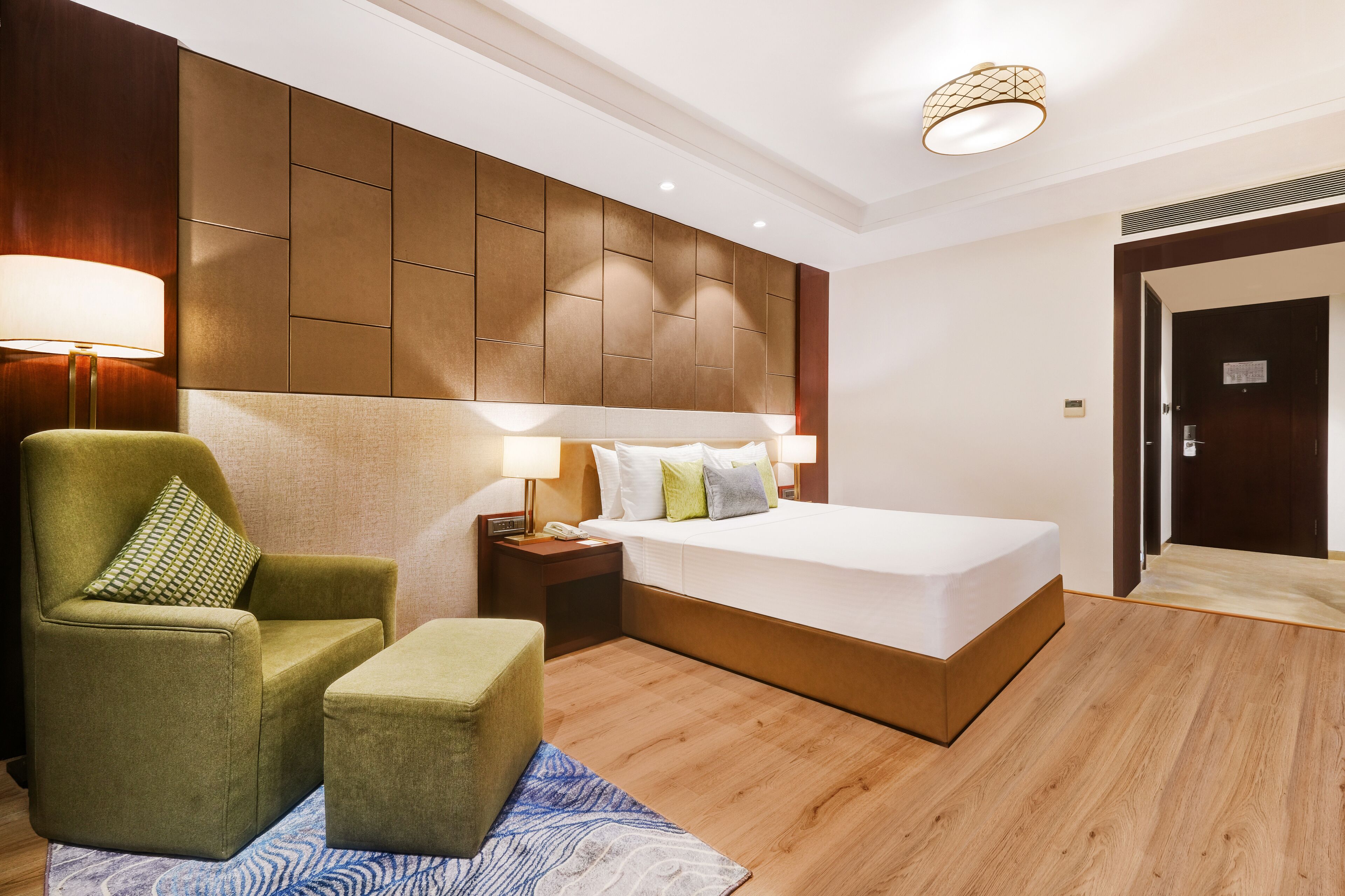 Executive King Room | Egyptian cotton sheets, premium bedding, Tempur-Pedic beds, minibar