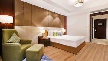 Executive King Room | Egyptian cotton sheets, premium bedding, Tempur-Pedic beds, minibar