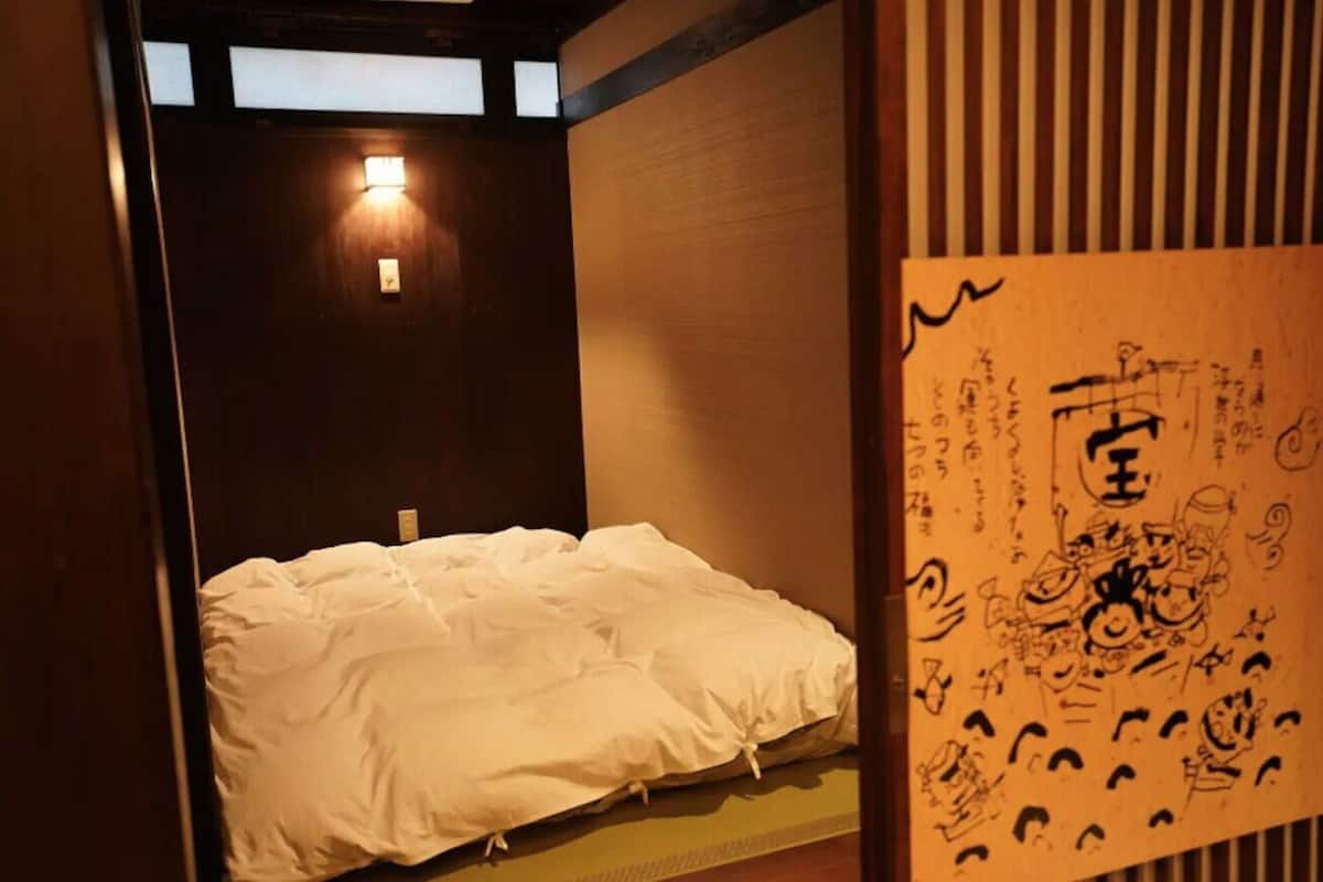 Free WiFi, bed sheets