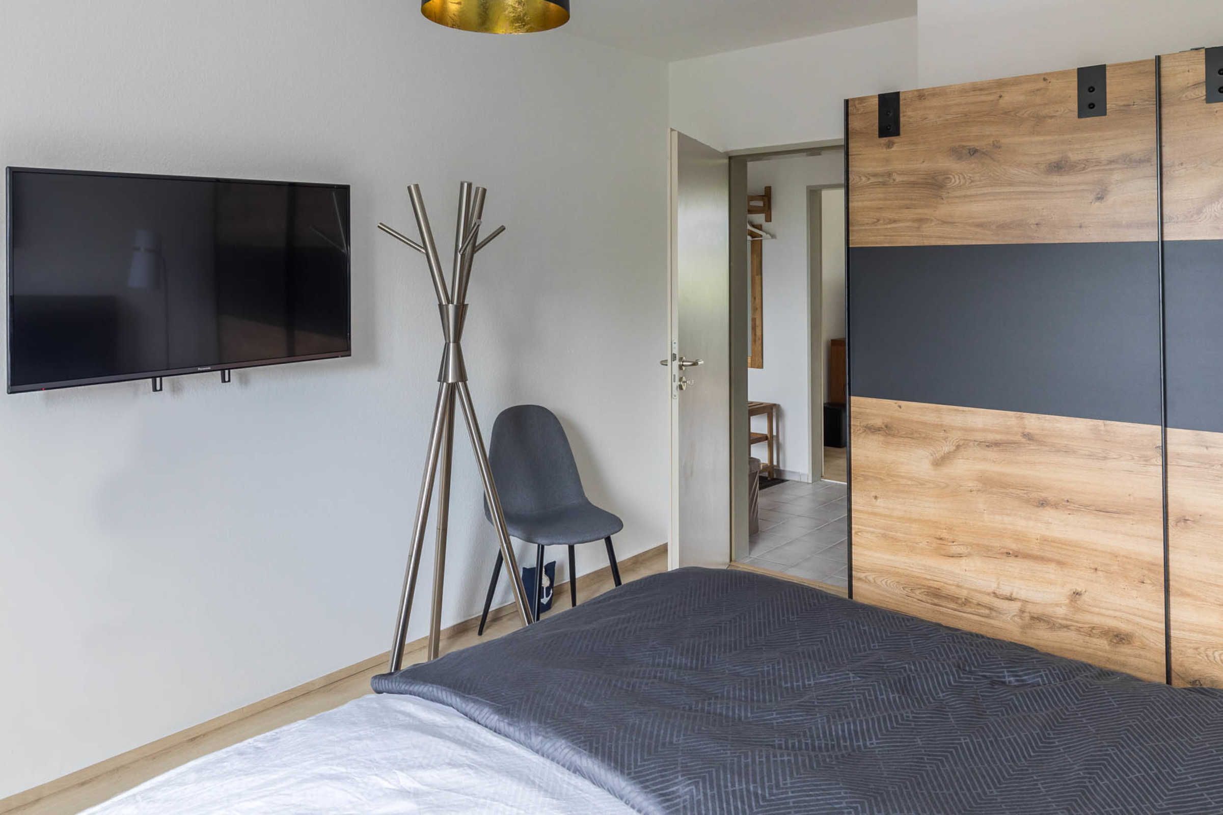 4 bedrooms, travel crib, WiFi, bed sheets