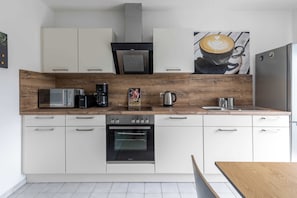 Kühlschrank, Mikrowelle, Geschirrspüler
