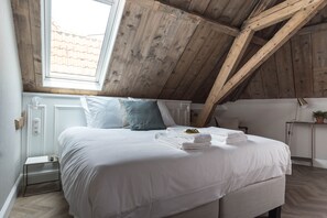 أغطية فراش متميزة وخزنة داخل الغرفة وواي فاي مجانًا وملاءات أسرّة