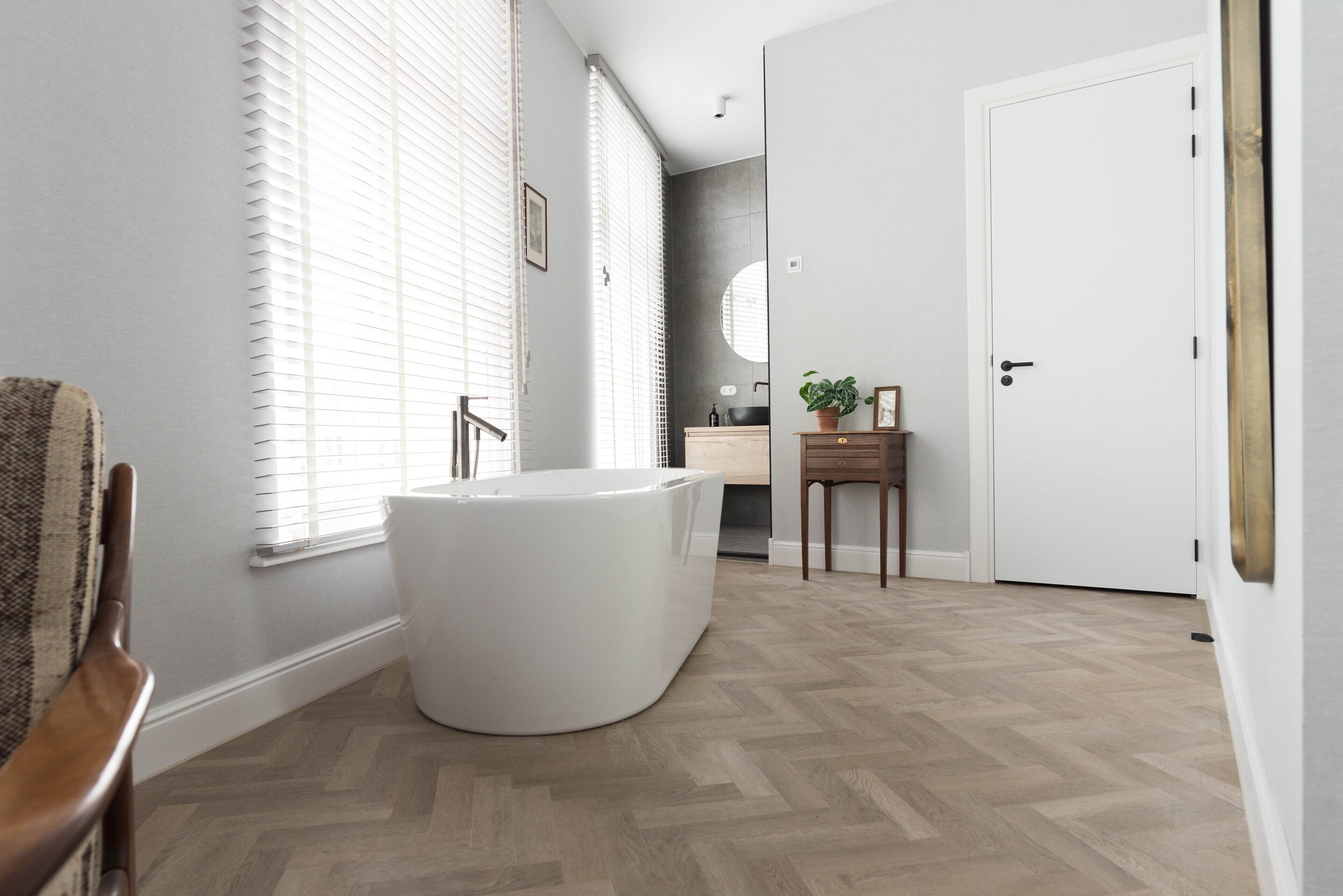 deluxe double room | deep-soaking bathtub