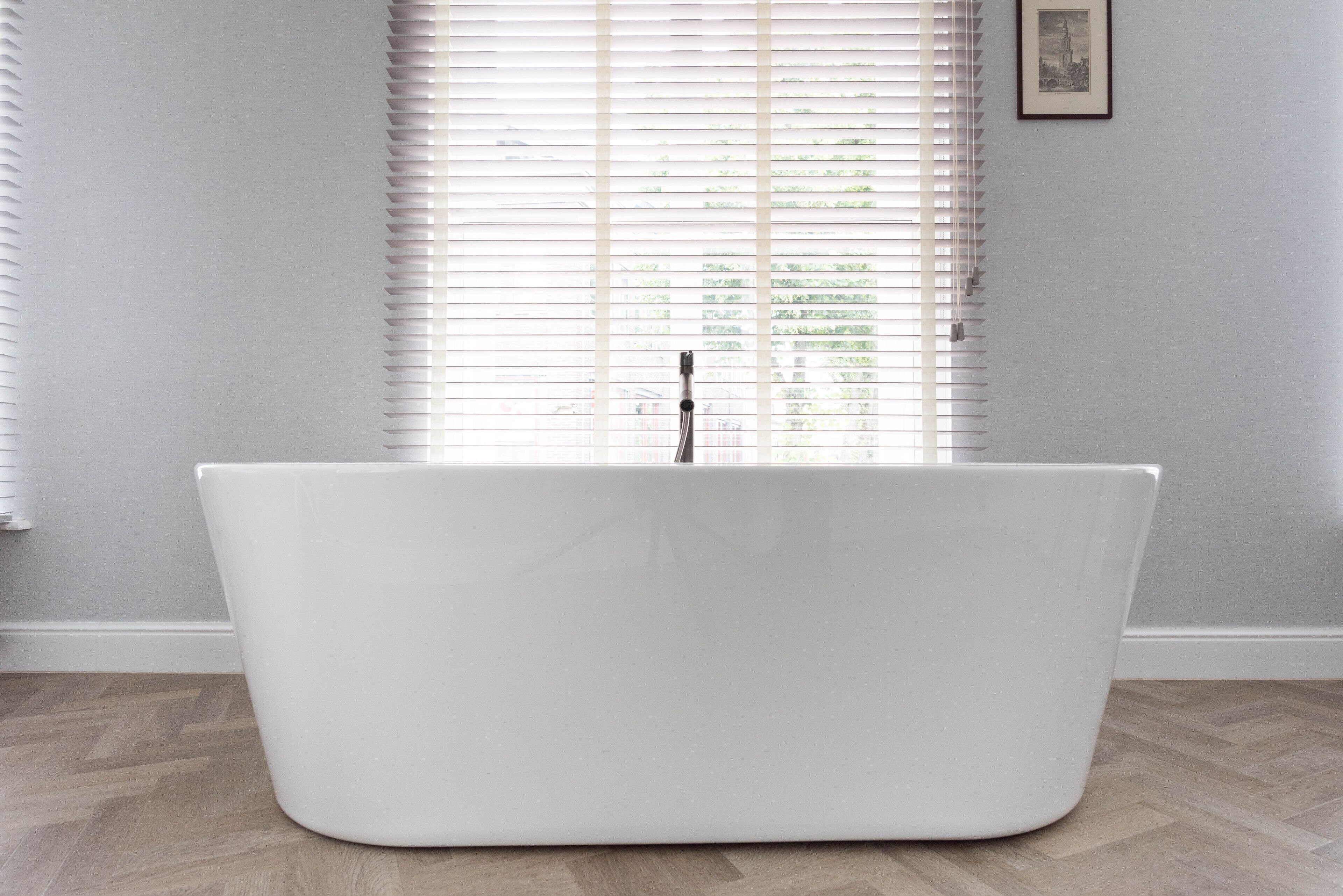 deluxe double room | deep-soaking bathtub