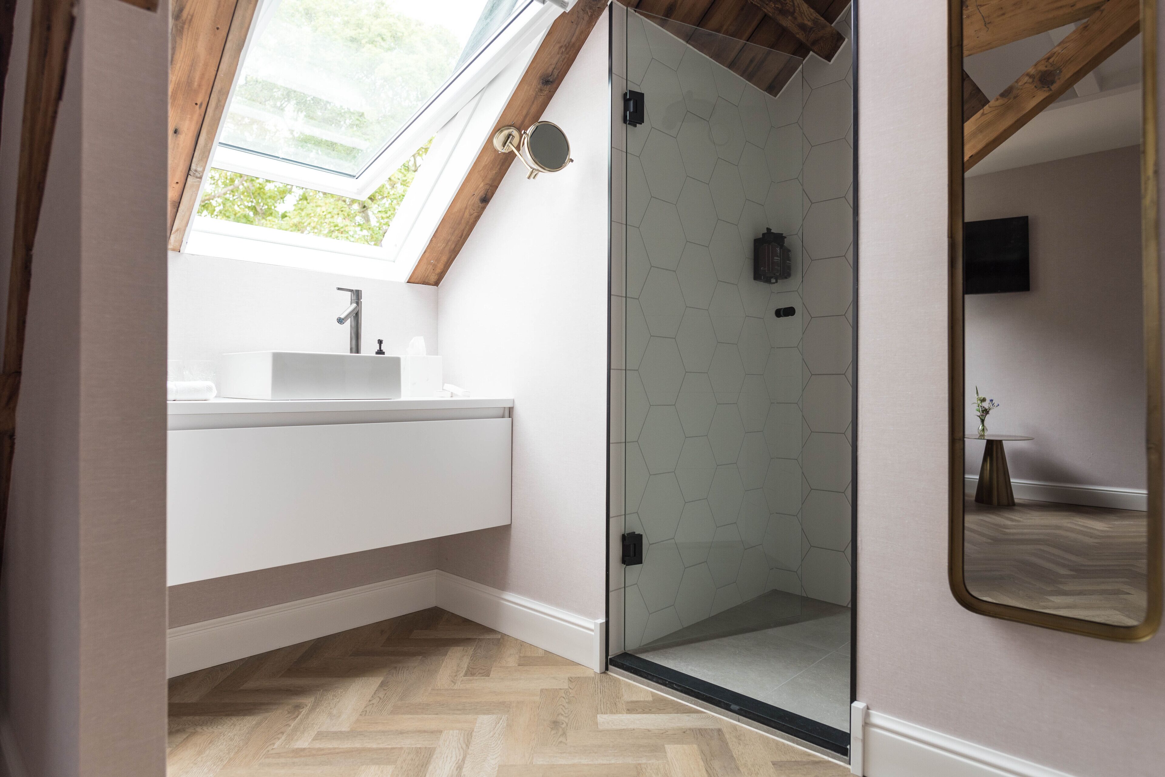 스탠다드 더블룸 | 욕실 | 헤어드라이어, 타월, 비누, 샴푸