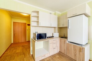 Standard Apartment | Private kitchenette | Fridge, microwave, stovetop, electric kettle - Komsomolskaya 15 - 46 (Ufa)