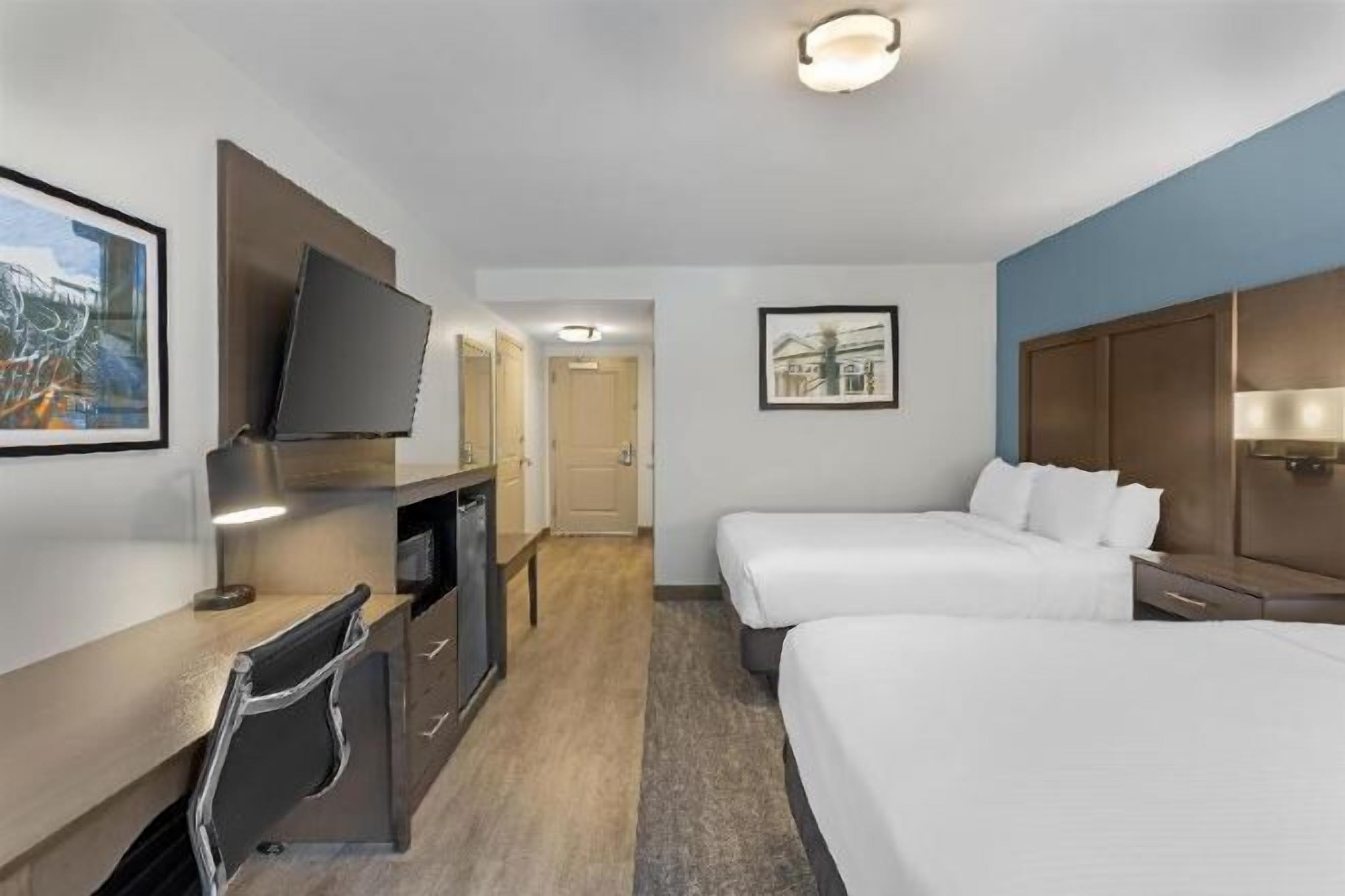 Premium bedding, pillowtop beds, in-room safe, desk