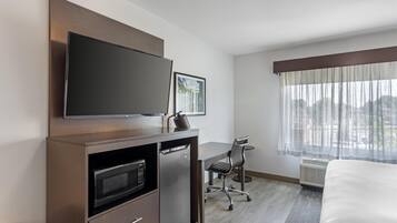 Standard Room, 1 King Bed, Non Smoking, Refrigerator & Microwave (with Sofabed) | Premium bedding, pillowtop beds, in-room safe, desk