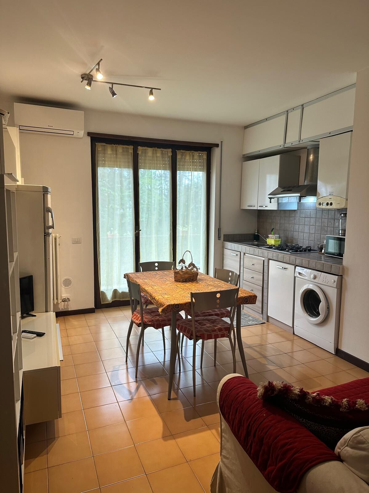 雪櫃、微波爐、爐具、電熱水壺