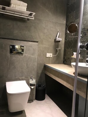 Ducha, cabezal de ducha tipo lluvia, artículos de tocador gratuitos