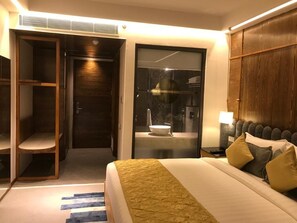 Corporate Room | ミニバー、セーフティボックス (室内)、デスク、ノートパソコン用作業スペース