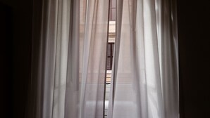 Basic Room | Desk, laptop workspace, free WiFi - La Girandola Guest House (Rome)