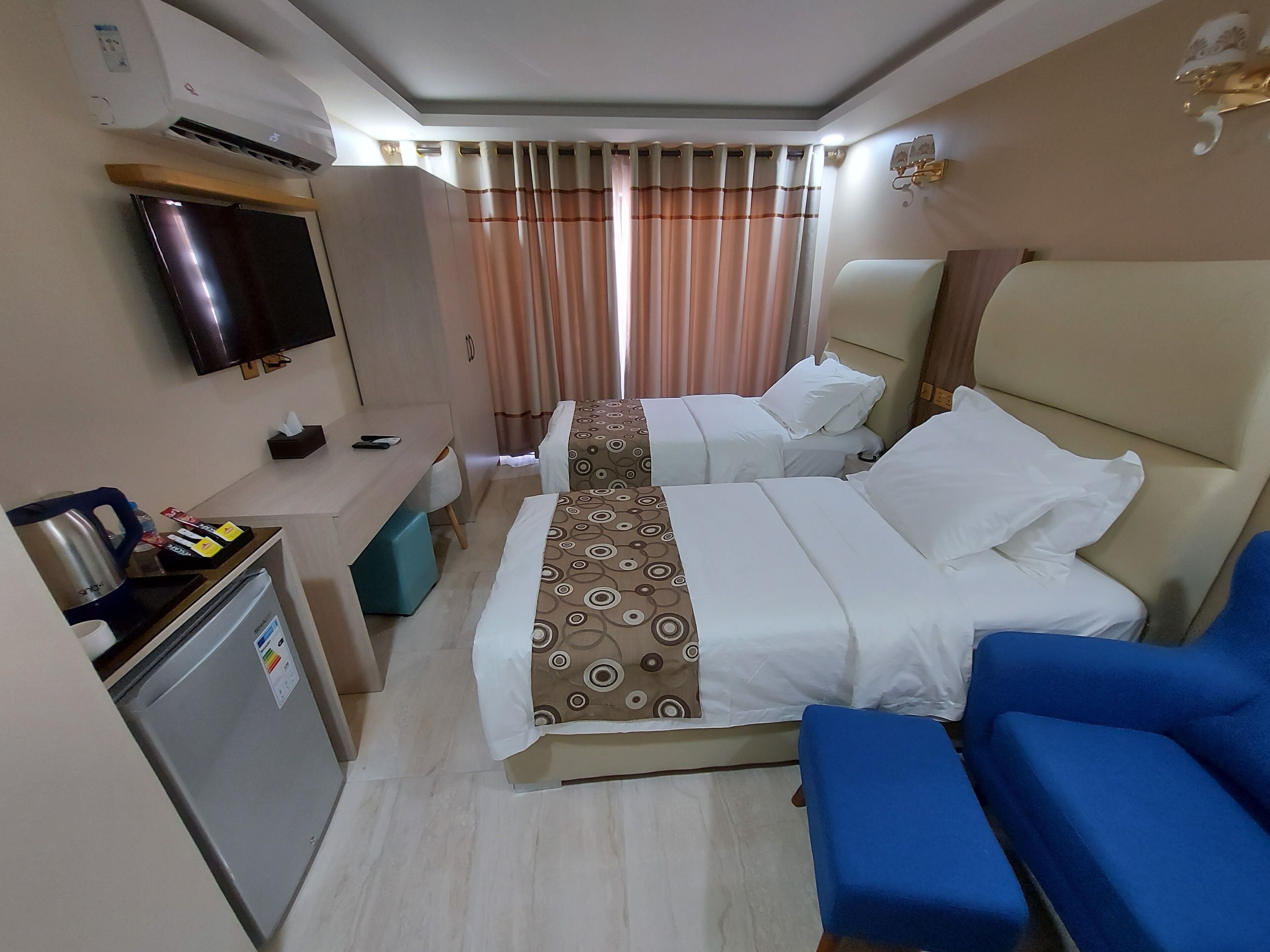 minibar, in-room safe, desk, laptop workspace