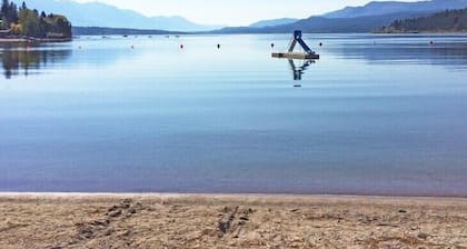 Location Location!! 2bd2ba Condo in the heart of Downtown Invermere!