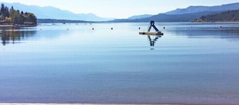 Location Location!! 2bd2ba Condo in the heart of Downtown Invermere!