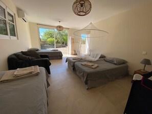 6 bedrooms, iron/ironing board, travel cot, free WiFi