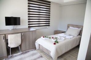 Phòng đôi hoặc 2 giường đơn phong cách cổ điển | Minibar, bàn, truy cập Internet không dây miễn phí 