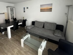 Apartment | Living area | TV - Ferienwohnungen Wagner am Brombachsee (Pleinfeld)
