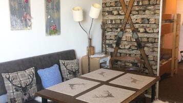 Apartemen | Area keluarga | Televisi layar datar 42-inci dengan saluran TV satelit dan TV