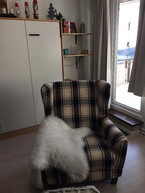 Apartamento | Zona de estar | Televisión de pantalla plana de 42 pulgadas con canales por satélite