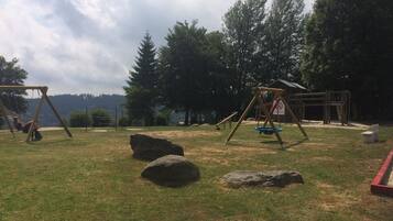 Tempat bermain anak - outdoor