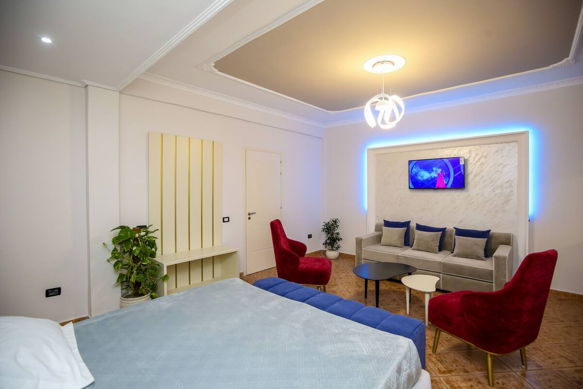 1 habitación, ropa de cama de alta calidad y escritorio