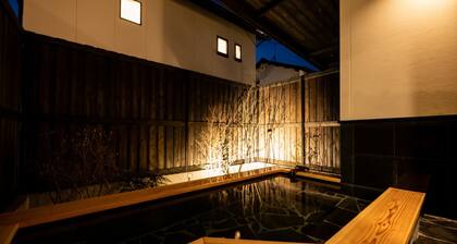 Mai Close to Kinrinko and Yunotsubo street / Yufu Ōita