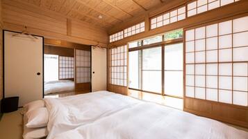 5 bedrooms, desk, free WiFi, bed sheets