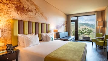 Familienzimmer | Minibar, Zimmersafe, Verdunkelungsvorhänge, schallisolierte Zimmer