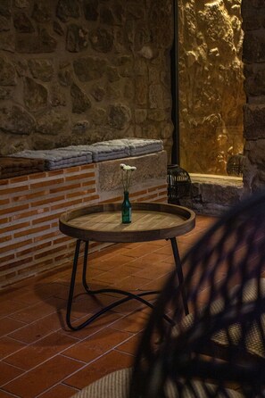 Interior - La Casa Del Miracle. 1 bedroom penthouse. (Balaguer)