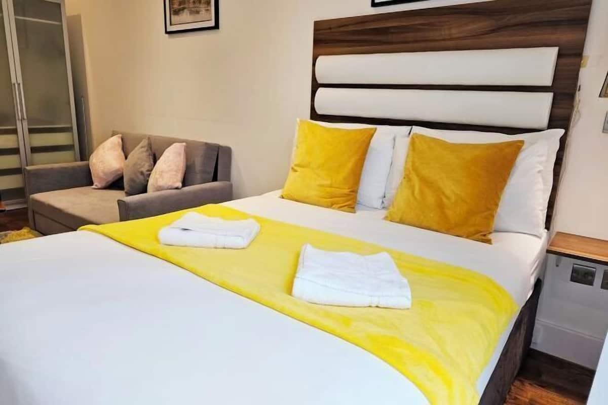 1 bedroom, premium bedding, soundproofing, iron/ironing board