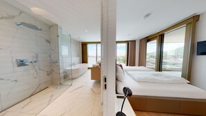 Premium bedding, down comforters, memory foam beds, in-room safe - Stuttgarter Tor Apartments (Reutlingen)