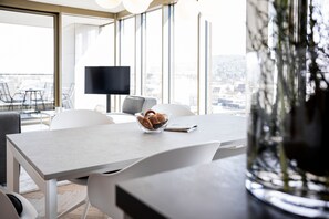 43-inch Smart TV with digital channels, TV, heated floors - Stuttgarter Tor Apartments (Reutlingen)