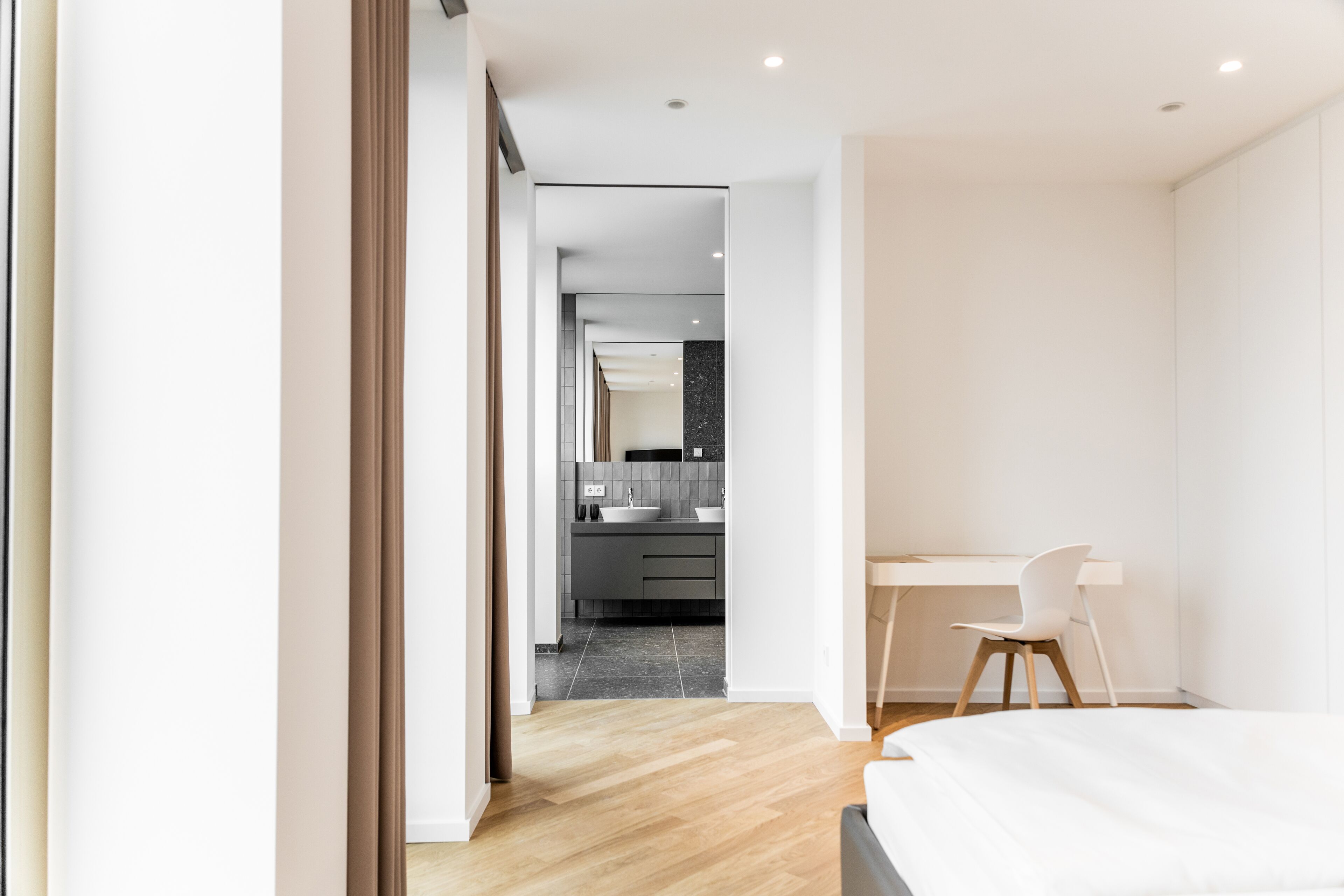 Deluxe Apartment 11.1 | Bathroom | Hair dryer, heated floors, towels